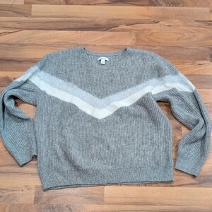 🥞 Nine West Gray and Cream Women's Sweater